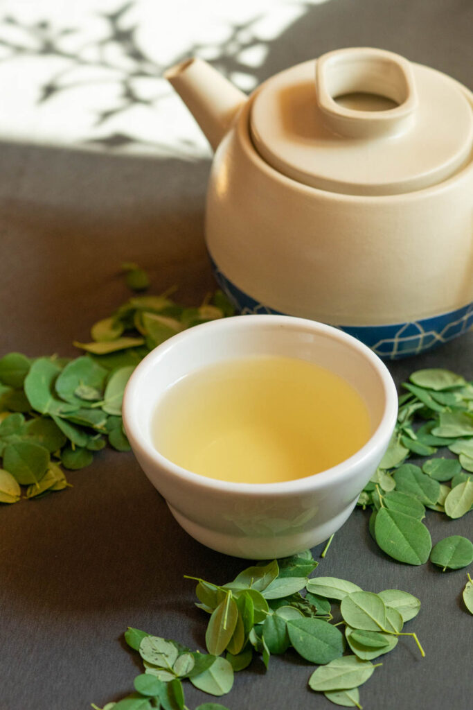 fresh moringa leaf tea