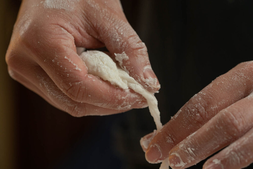Piecing and shaping mochi