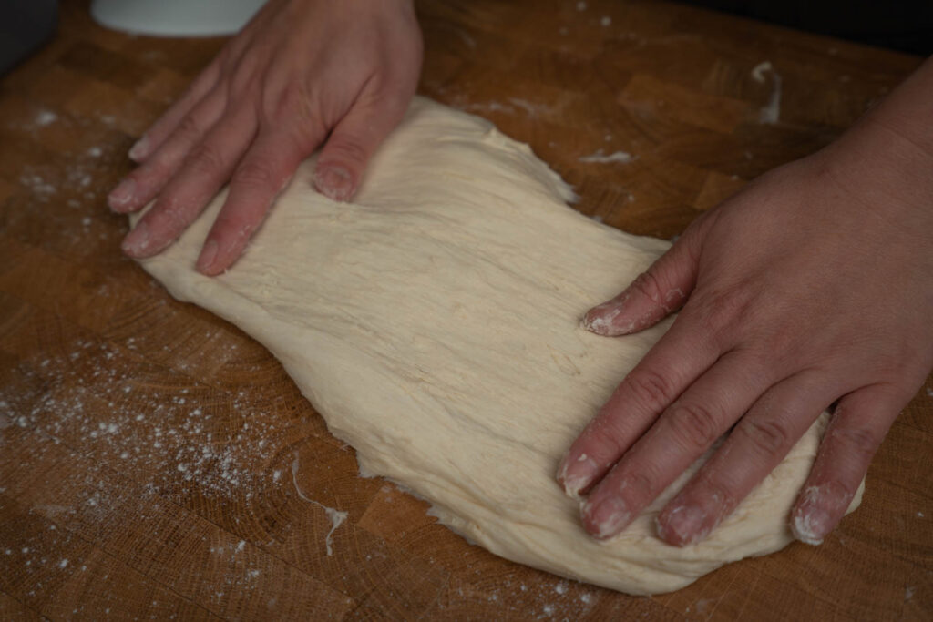 Kitchen Princess Bamboo: Yudane - Shape for loaf, flatten boules