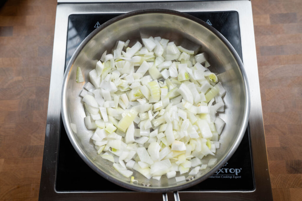 Baigan Bhartha: Cooking onions