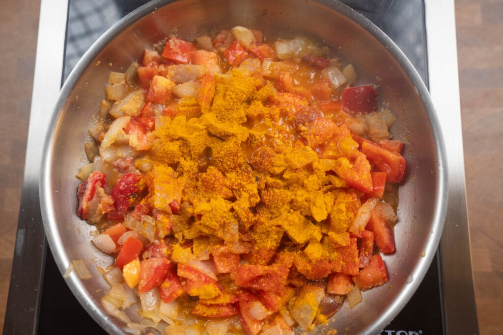 Baigan Bhartha: add tumeric
