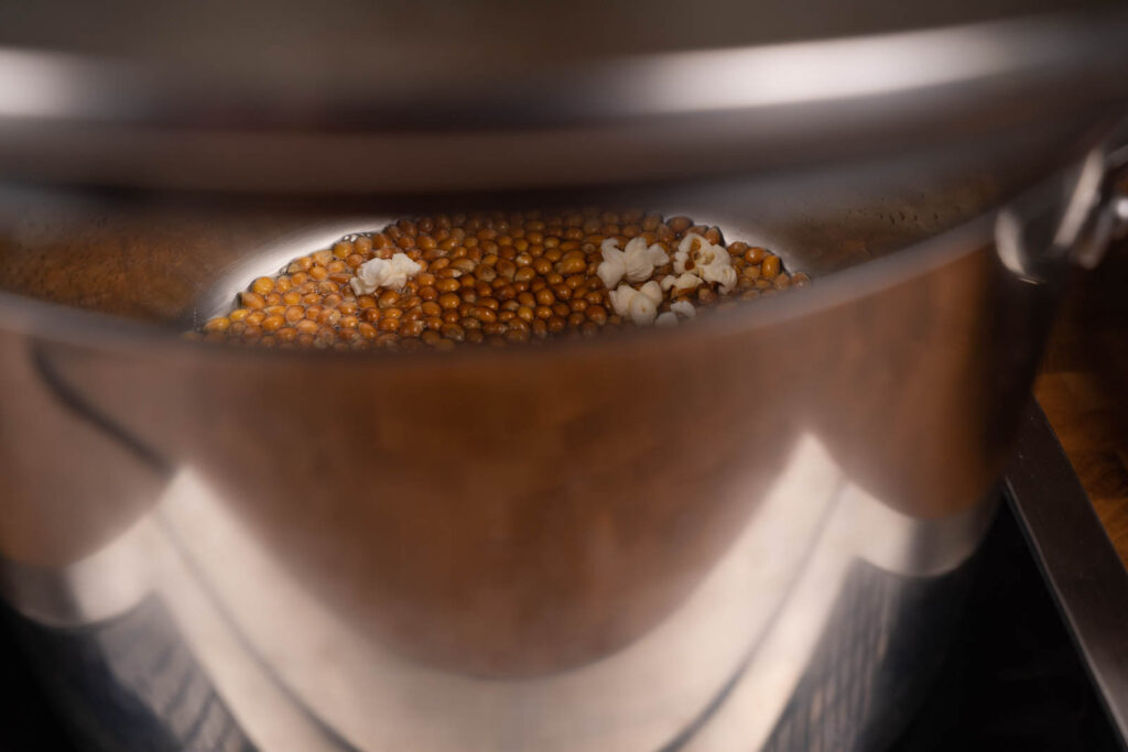 Make popcorn: Popping popcorn