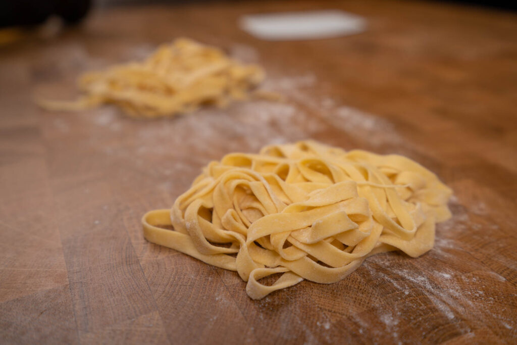 Fresh egg pasta: cut pasta noodles