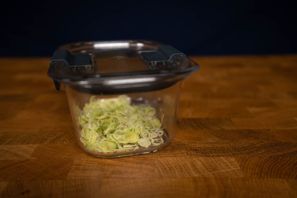 Store cut lemongrass in a airtight container